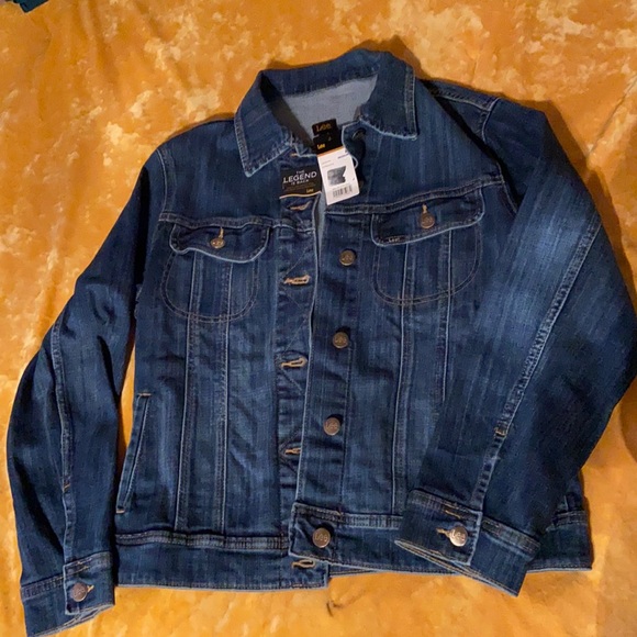 Lee Jackets & Blazers - Lee Button up Denim Jacket SIZE Medium.